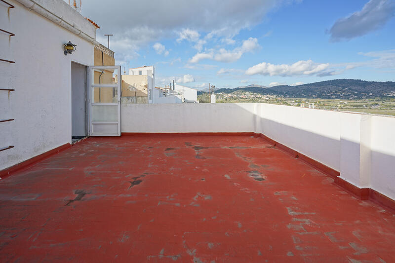 7 bedroom Townhouse for sale