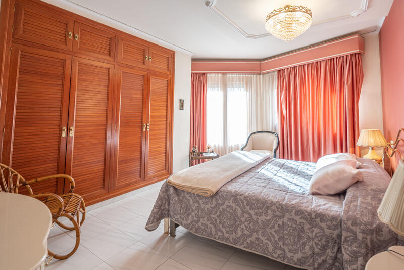 4 slaapkamer Gezinswoning Te koop 4 slaapkamer Gezinswoning Te koop