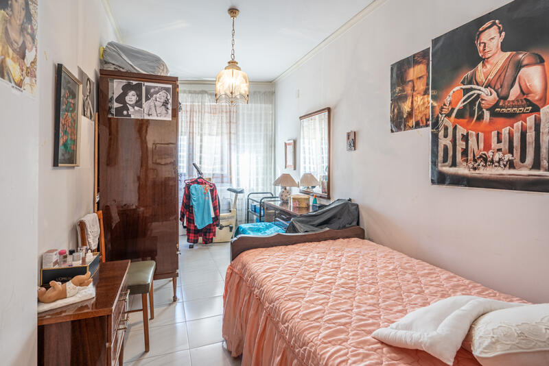 4 slaapkamer Gezinswoning Te koop 4 slaapkamer Gezinswoning Te koop