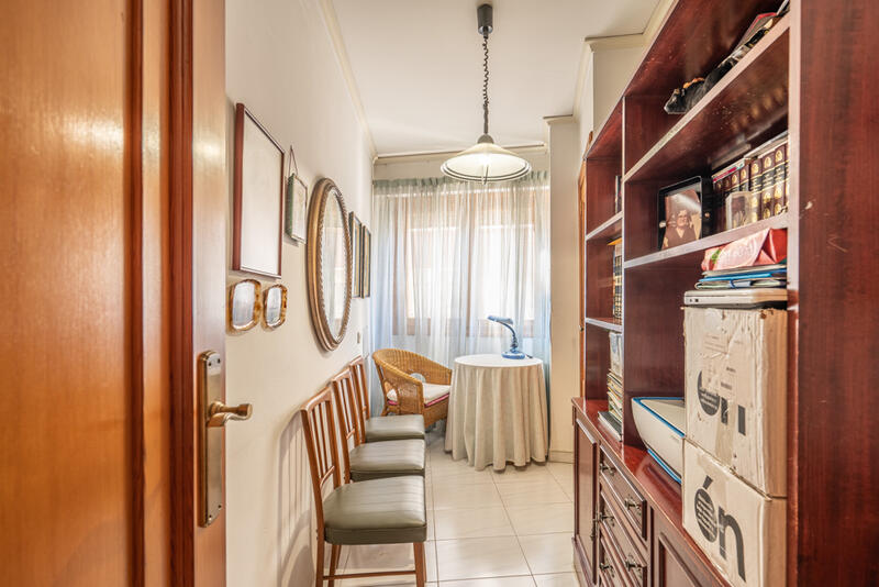 4 slaapkamer Gezinswoning Te koop 4 slaapkamer Gezinswoning Te koop