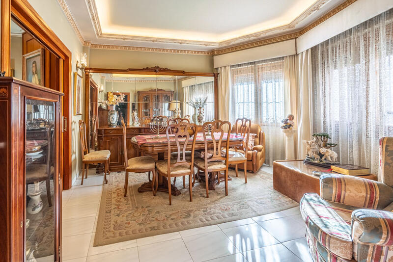 4 slaapkamer Gezinswoning Te koop 4 slaapkamer Gezinswoning Te koop