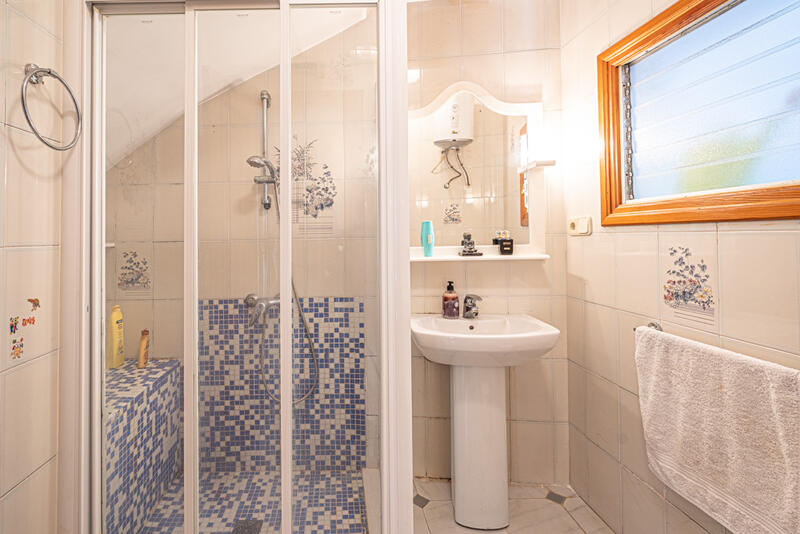 4 slaapkamer Gezinswoning Te koop 4 slaapkamer Gezinswoning Te koop