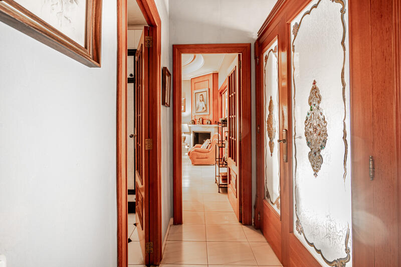 4 slaapkamer Gezinswoning Te koop 4 slaapkamer Gezinswoning Te koop