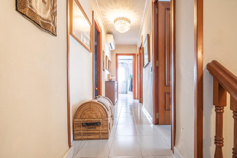 4 slaapkamer Gezinswoning Te koop 4 slaapkamer Gezinswoning Te koop