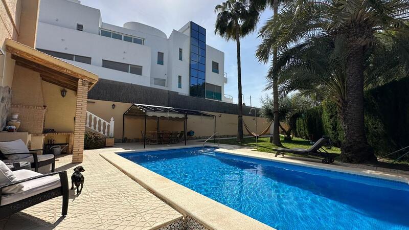 4 bedroom Villa for sale