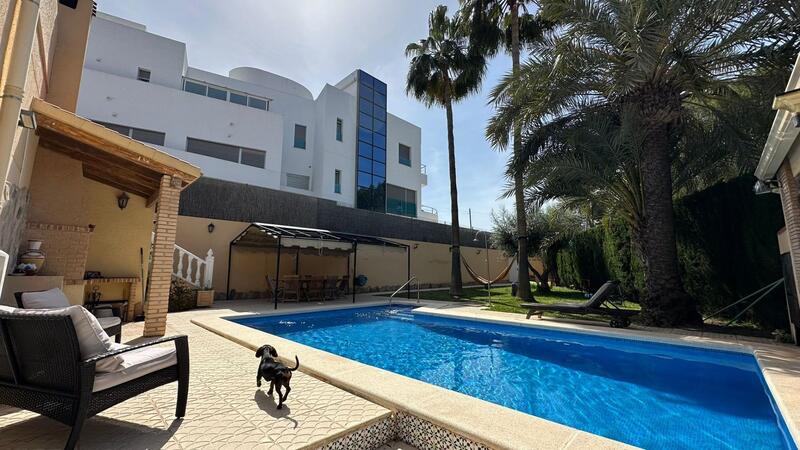 4 bedroom Villa for sale