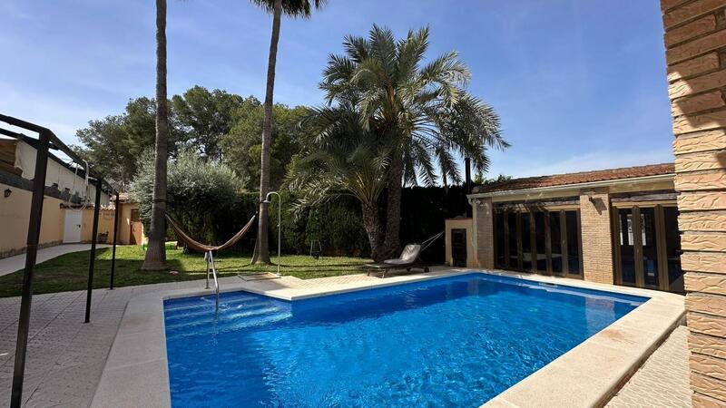 4 bedroom Villa for sale