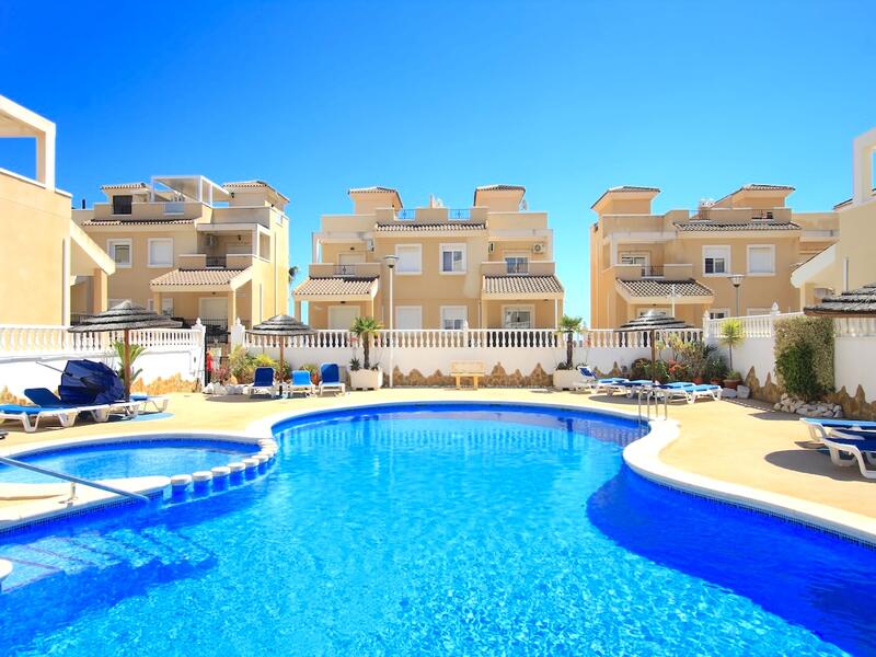 вилла продается в San Miguel de Salinas, Alicante