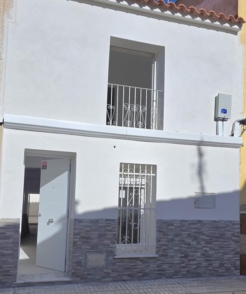 Townhouse for sale in Pinoso, Alicante