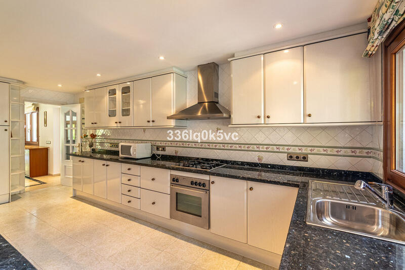 5 bedroom Villa for sale