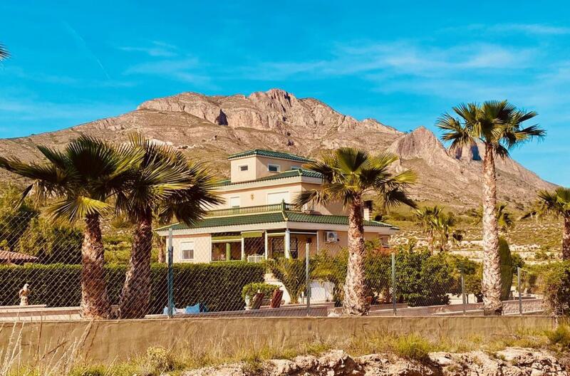 4 bedroom Villa for sale