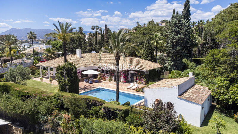 вилла продается в Las Chapas, Málaga