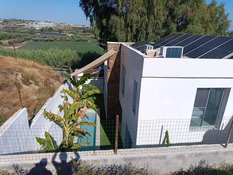 4 bedroom Townhouse for sale