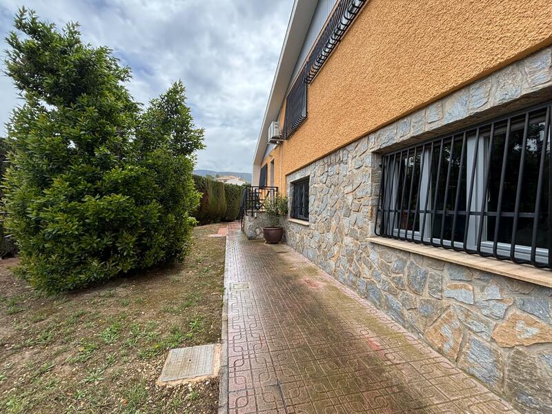 6 bedroom Villa for sale
