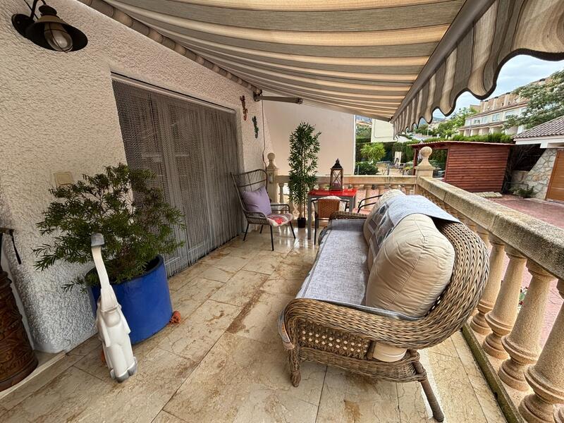 6 bedroom Villa for sale