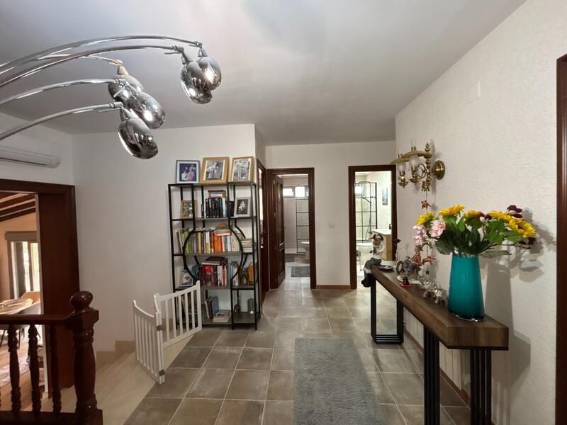 6 bedroom Villa for sale