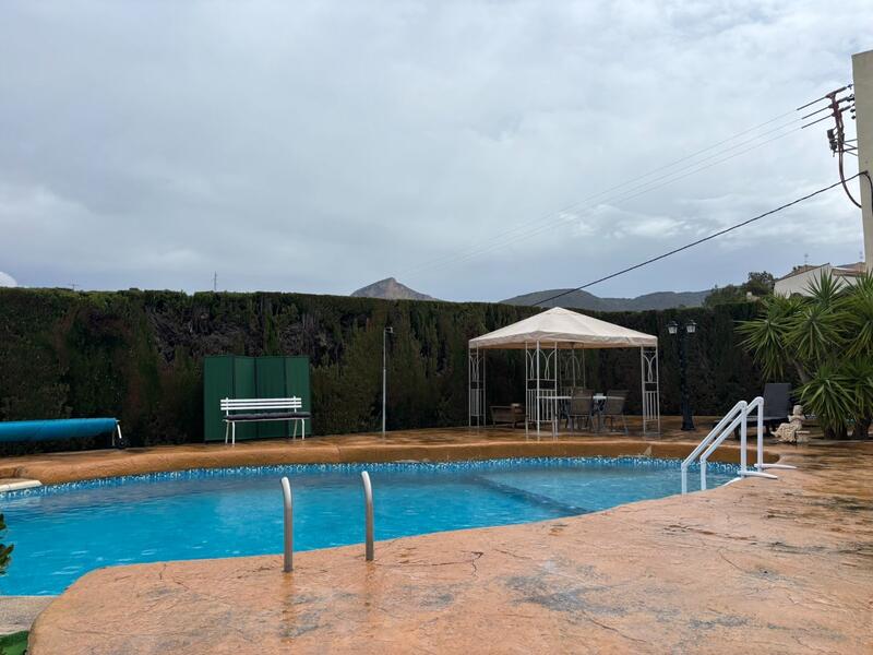 6 bedroom Villa for sale