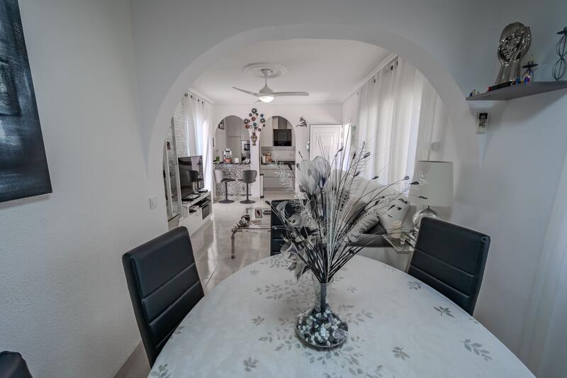 2 slaapkamer Villa Te koop 2 slaapkamer Villa Te koop