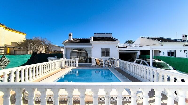 Villa til salg i Torrevieja, Alicante