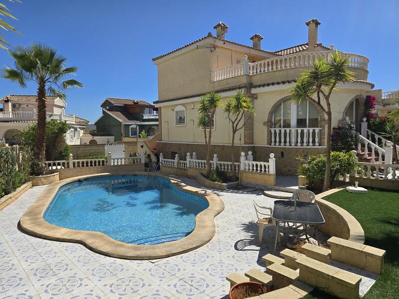 Villa for sale in Monforte del Cid, Alicante