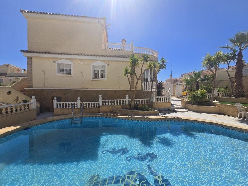 5 bedroom Villa for sale