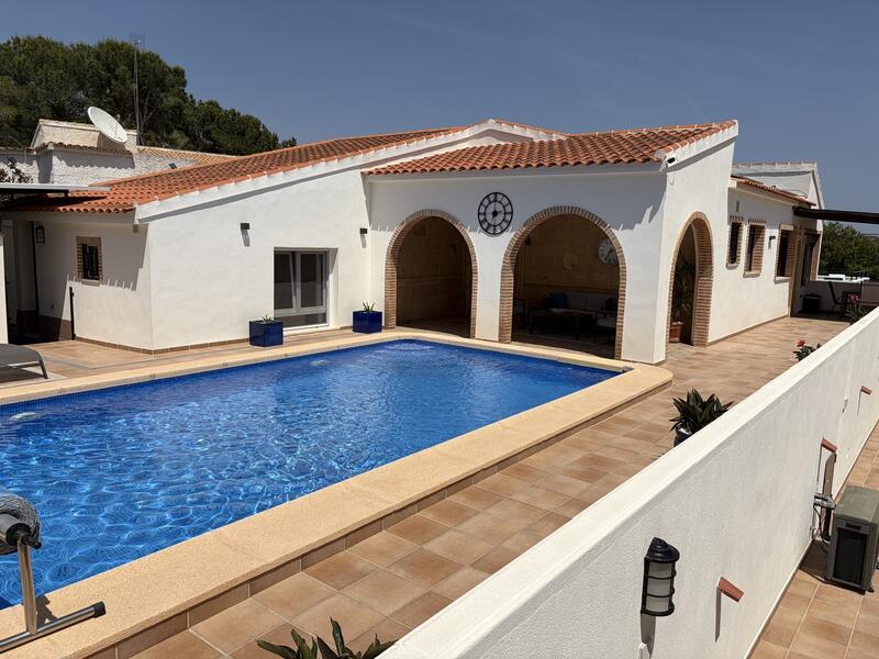 Villa til salg i Pinar de Campoverde, Alicante Villa til salg i Pinar de Campoverde, Alicante