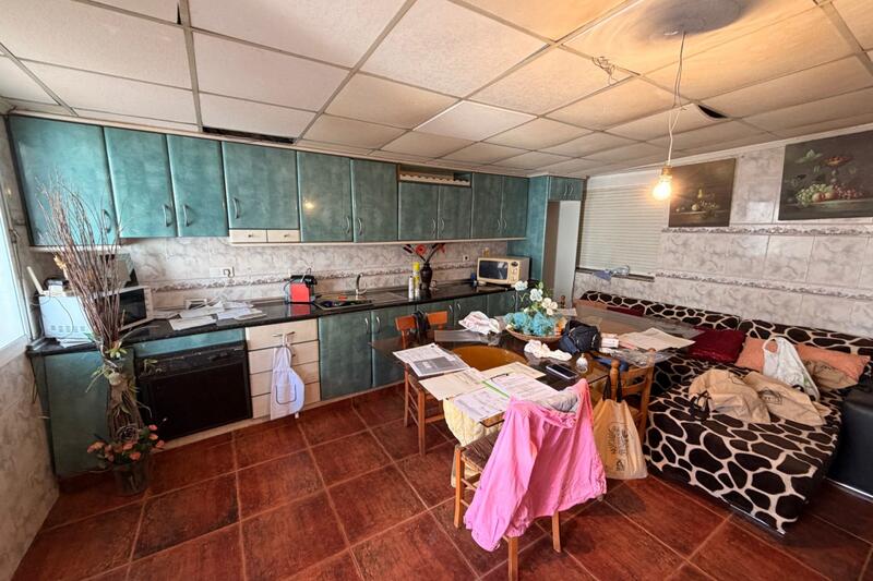 4 slaapkamer Gezinswoning Te koop 4 slaapkamer Gezinswoning Te koop