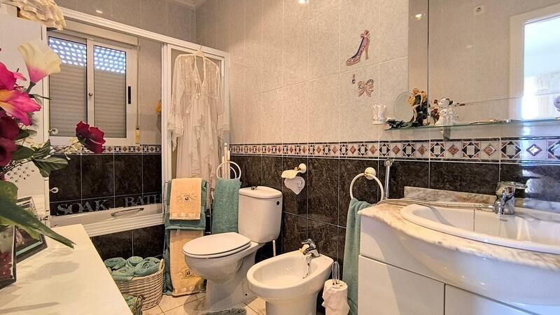 4 bedroom Villa for sale