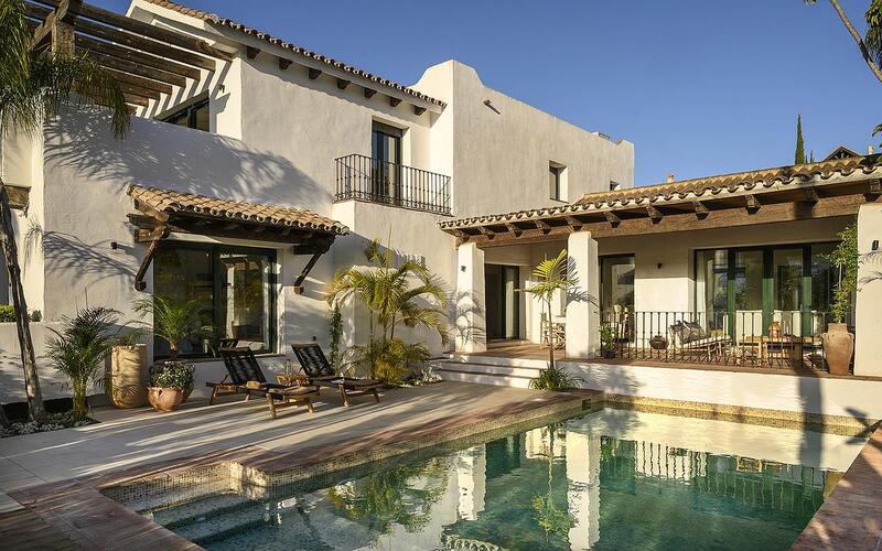 Villa for sale in Estepona, Málaga