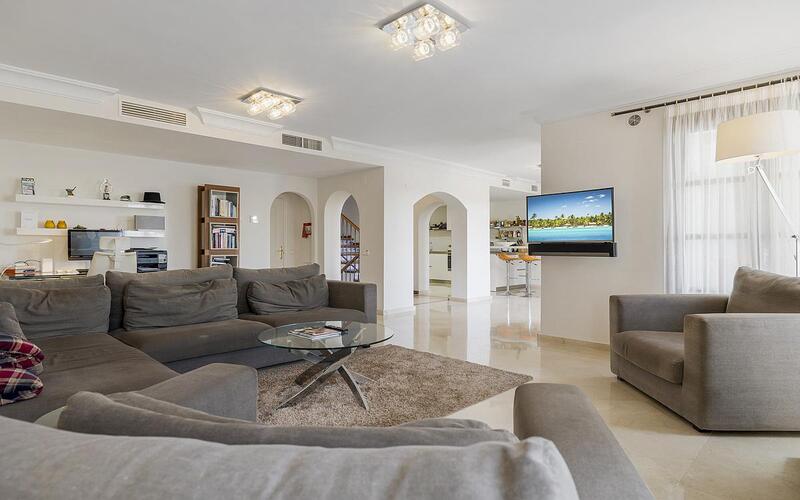 5 Schlafzimmer Stadthaus zu verkaufen in Benahavis, Málaga