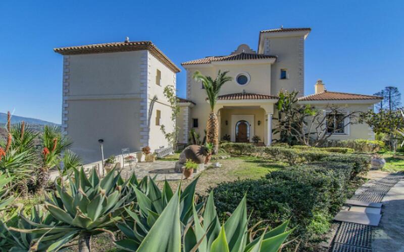 Villa til salg i Estepona, Málaga Villa til salg i Estepona, Málaga