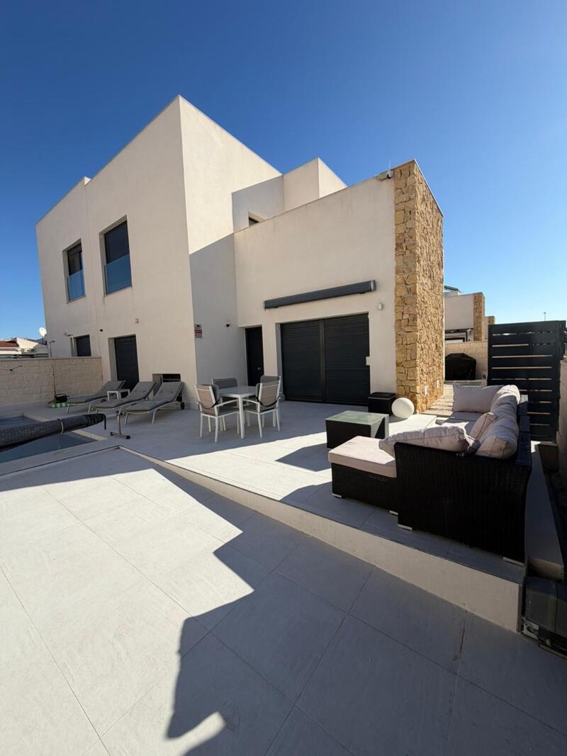 Villa for sale in Ciudad Quesada, Alicante