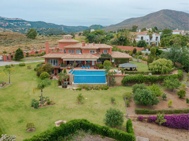 Villa for sale in Mijas, Málaga