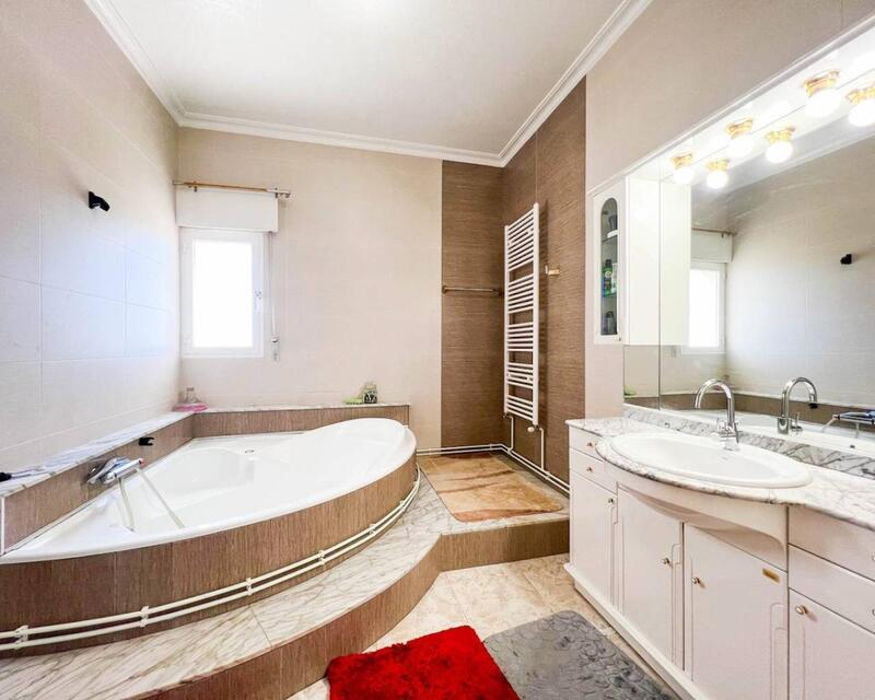 4 Schlafzimmer Villa zu verkaufen 4 Schlafzimmer Villa zu verkaufen