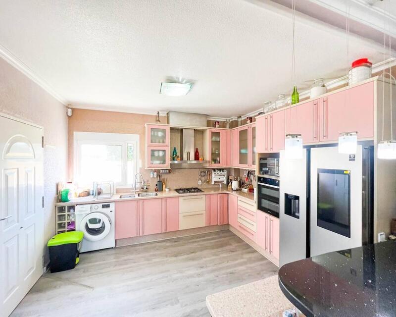 4 Schlafzimmer Villa zu verkaufen 4 Schlafzimmer Villa zu verkaufen