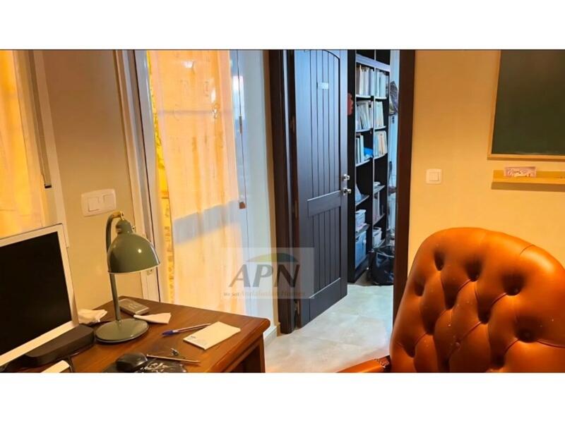 5 bedroom Townhouse for sale