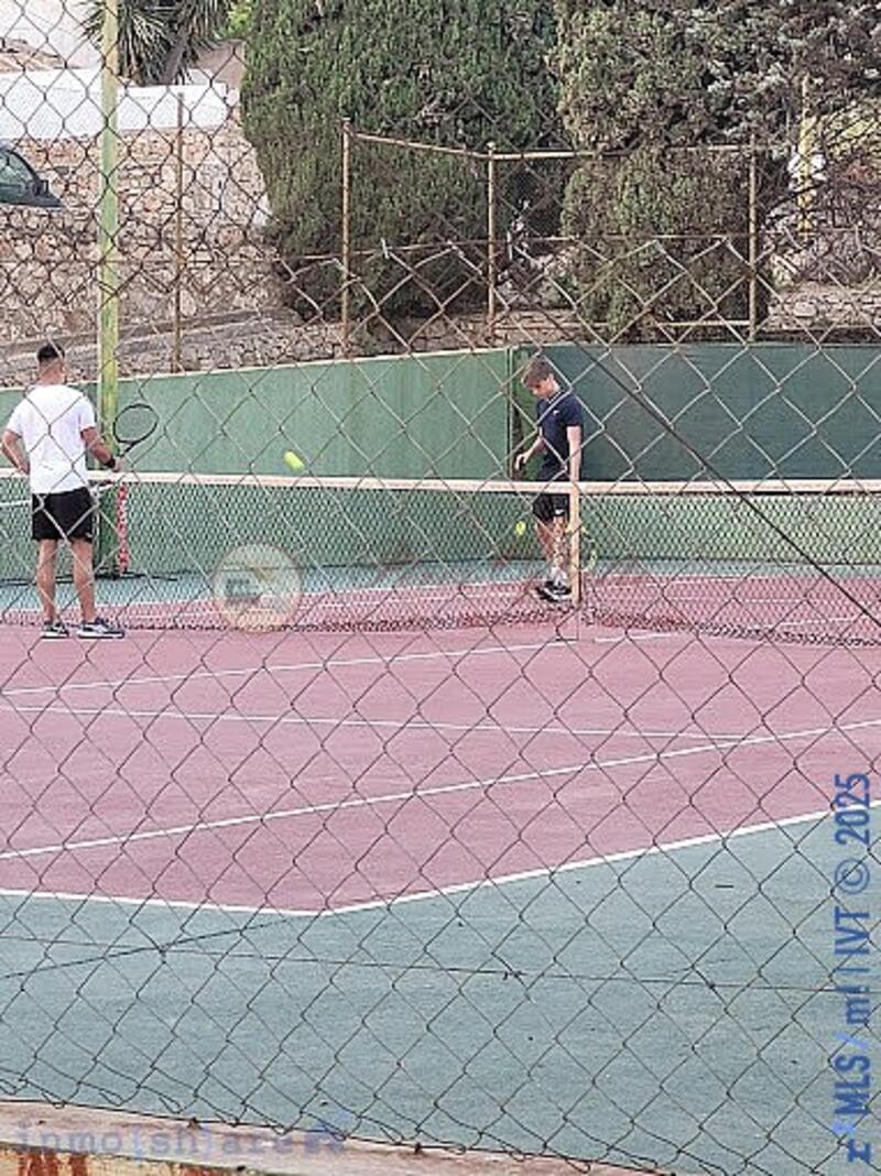 2 спальная комната городская тюрьма продается