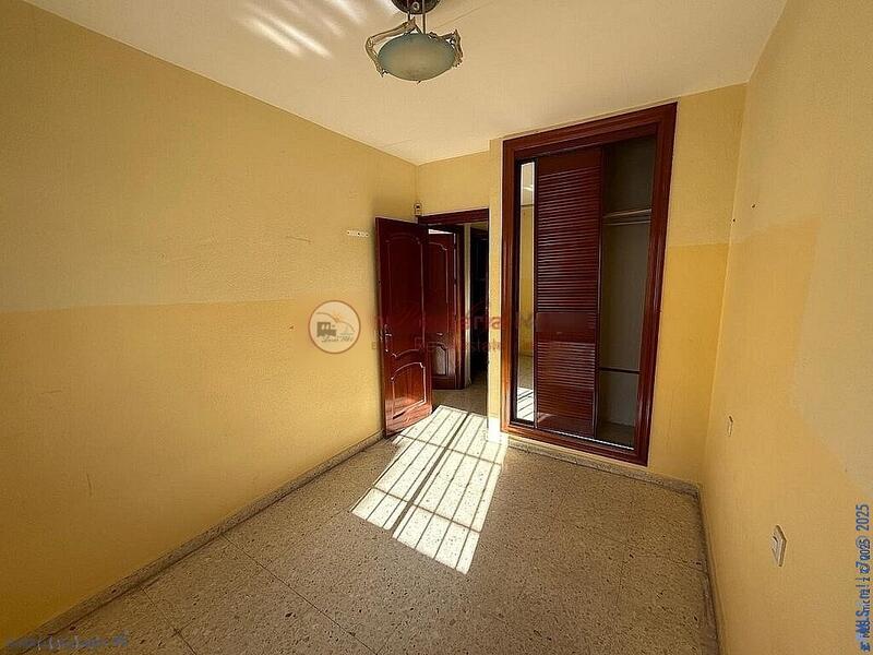 5 bedroom Townhouse for sale