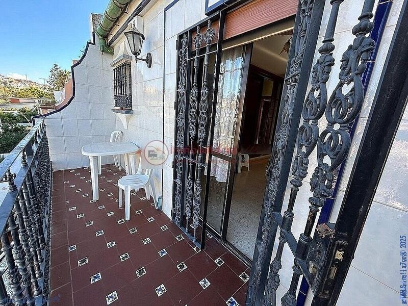 5 bedroom Townhouse for sale
