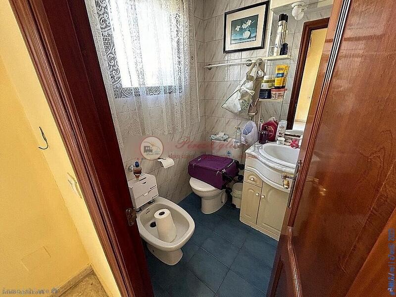 5 bedroom Townhouse for sale
