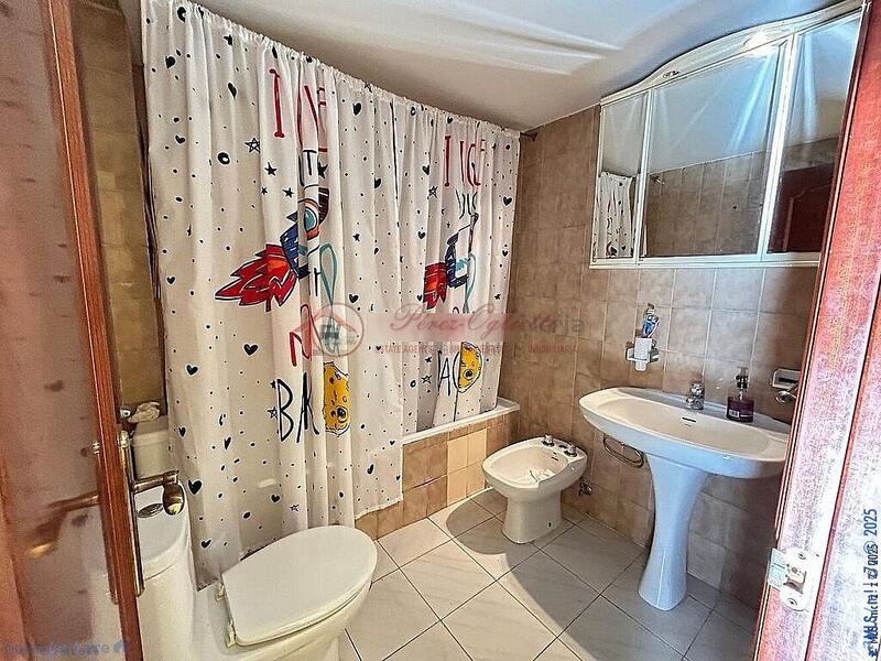 5 bedroom Townhouse for sale