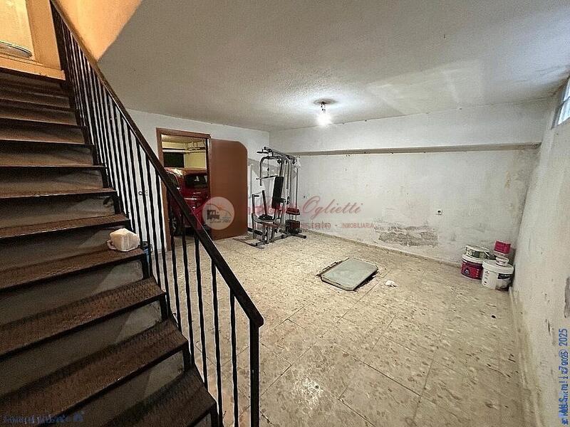 5 bedroom Townhouse for sale
