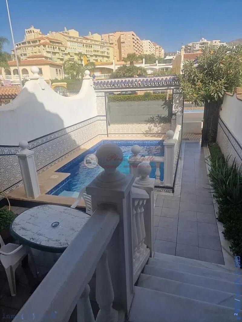 5 bedroom Townhouse for sale
