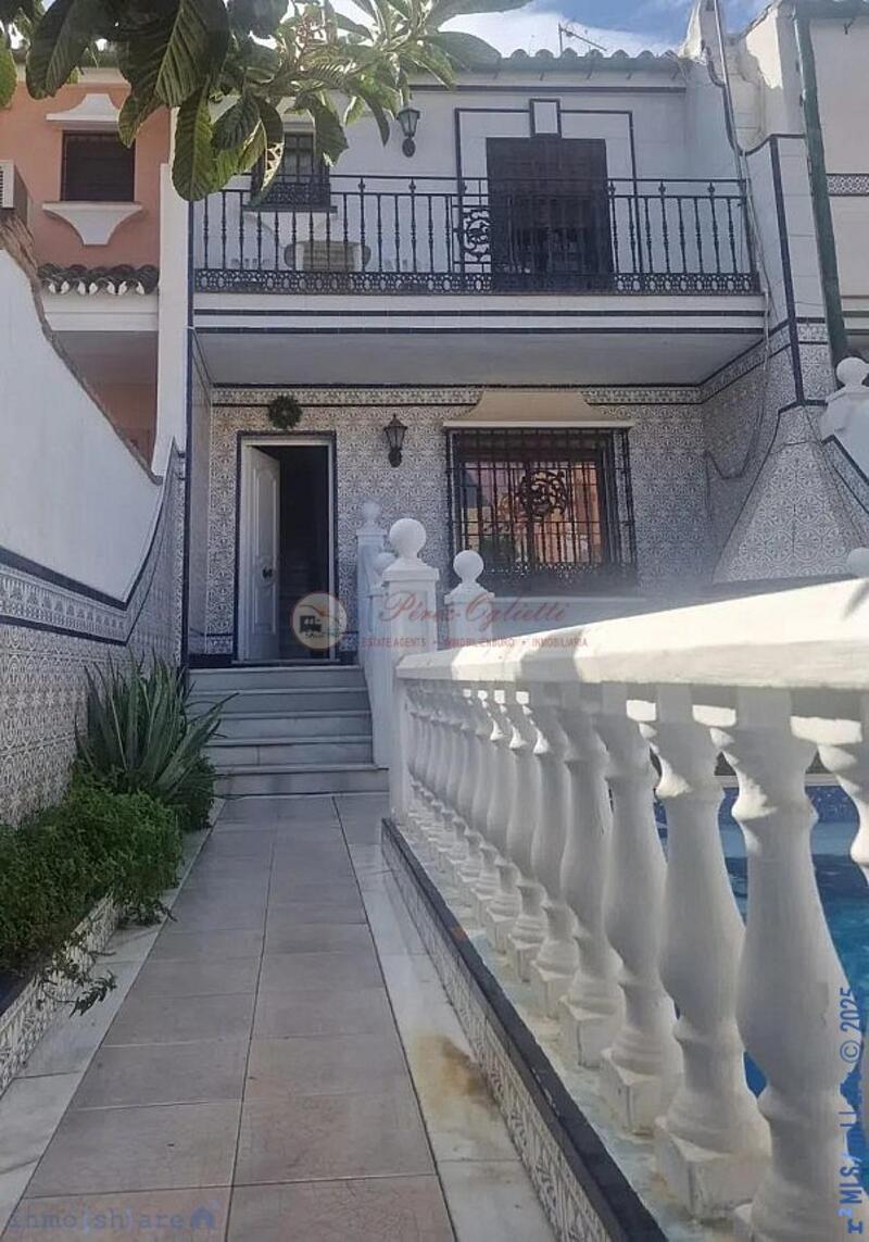 5 bedroom Townhouse for sale