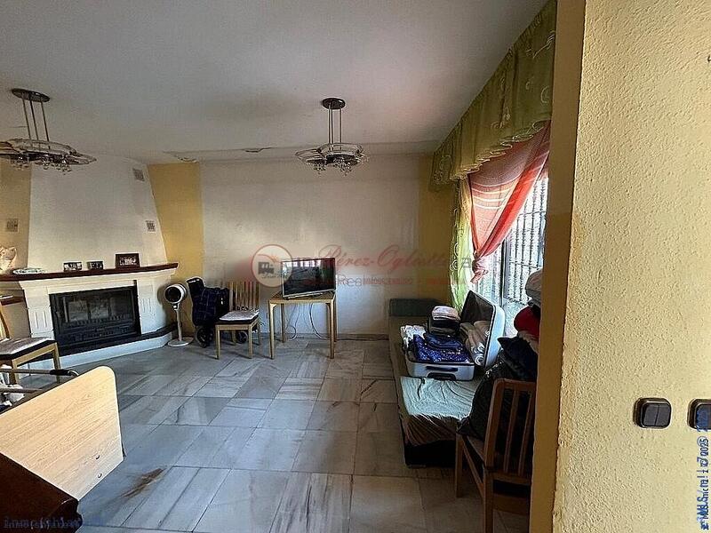 5 bedroom Townhouse for sale