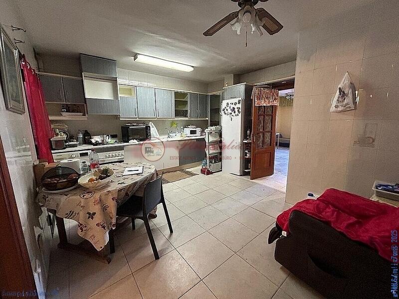 5 bedroom Townhouse for sale