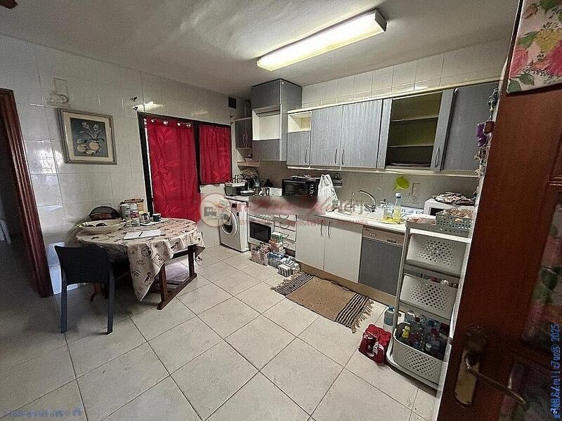 5 bedroom Townhouse for sale