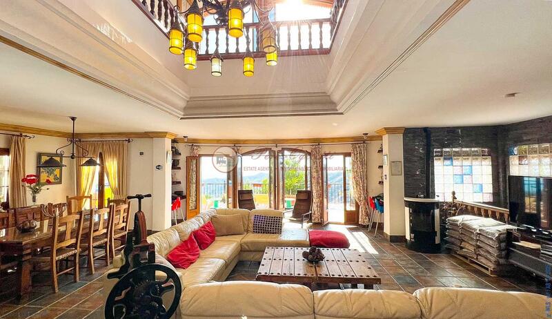 6 bedroom Villa for sale