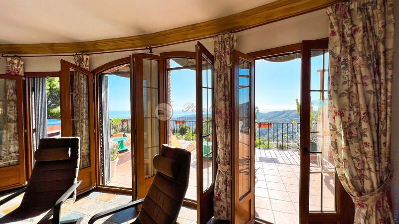 6 bedroom Villa for sale