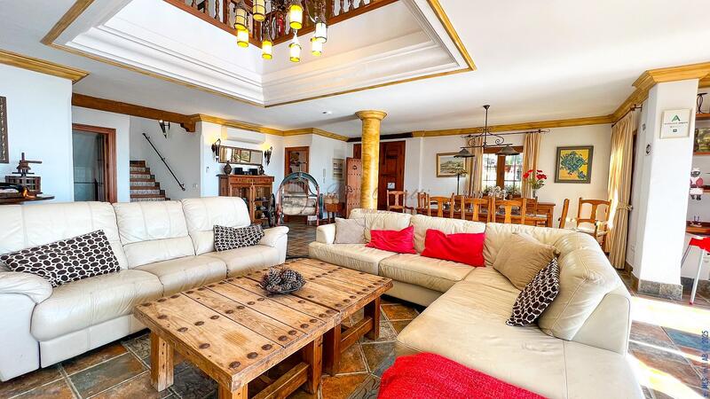 6 bedroom Villa for sale
